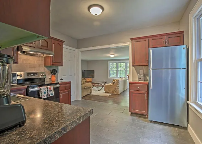 Beautiful Lenox Home, 3 Mi To Shakespeare & Co!