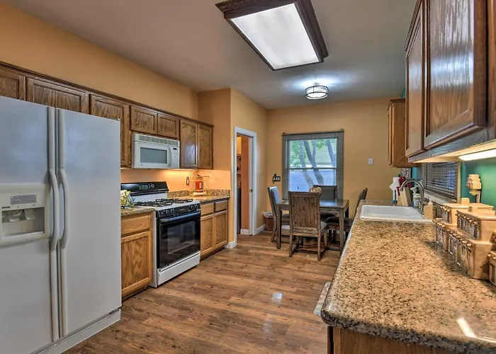 Rest Easy In Mesa! Home W/ Hot Tub & Shared Yard