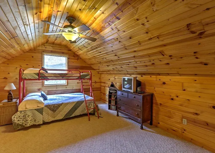 Dream Valley Mountain View Cabin W/ Covered Porch!