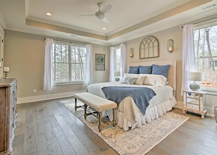 Lake Keowee Home With Balcony & Boat Dock!