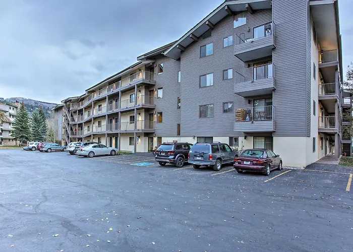 Colorado Escape W/ Pool Access & Mountain Views!