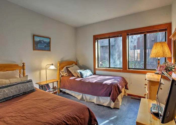11 Mi To Palisades Tahoe: Lakefront Home W/ View!