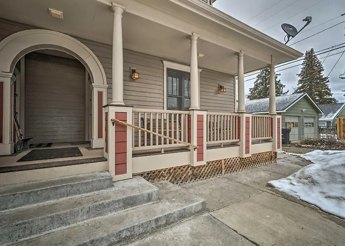 Updated Townhome W/ Hot Tub - Walk To Downtown!
