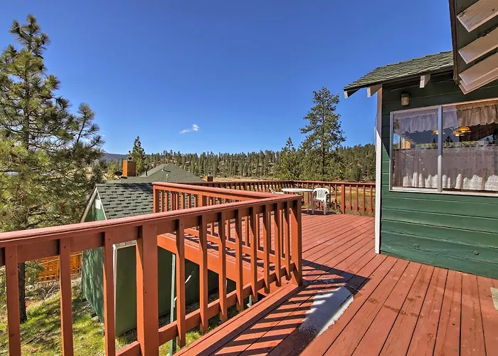 Walk To Lake: Cabin W/ Deck & Views In Fawnskin