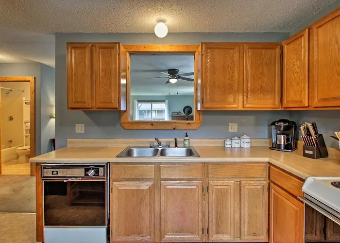 Lincoln Condo W/ Balcony - 6 Mi To Loon Mtn!