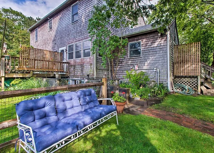 Martha'S Vineyard Apt ~ 1 Mile To Inkwell Beach!