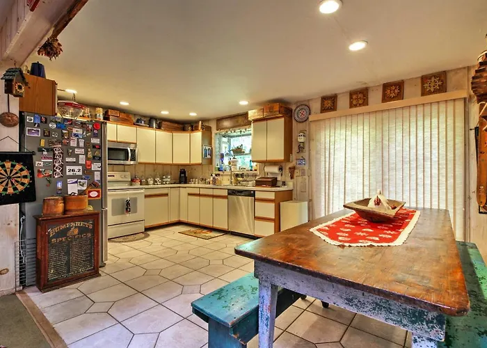 West Dover Vacation Rental W/ Hot Tub Near Mt Snow