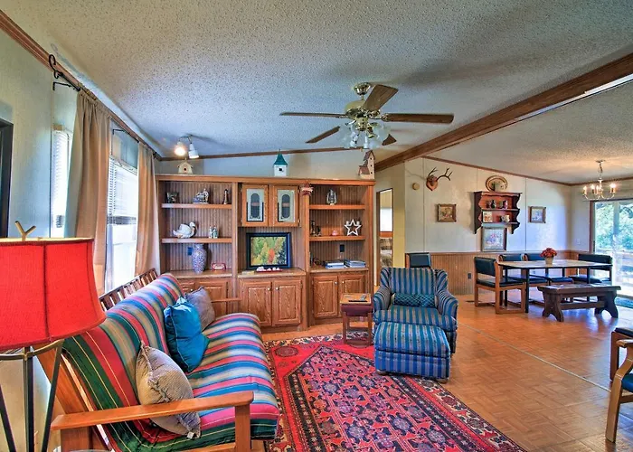Spacious Utopia Family Home W/ Hill Country Views