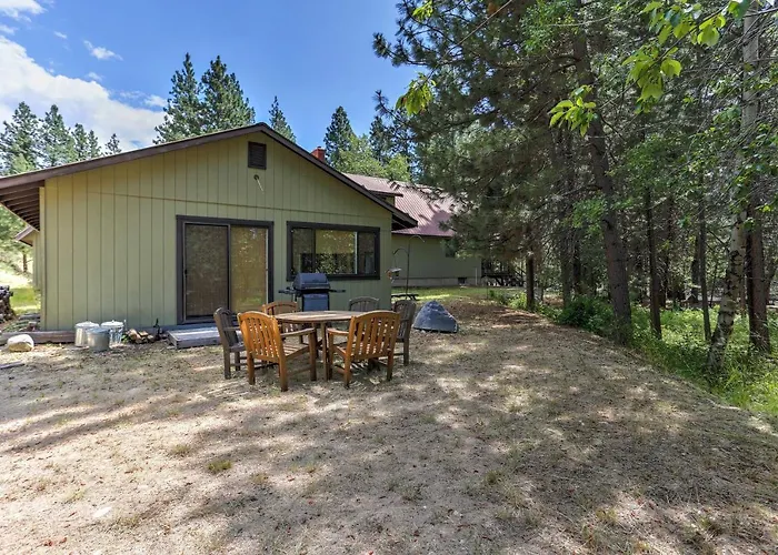 Romantic Riverfront Cottage - 1 Mile To Winthrop!