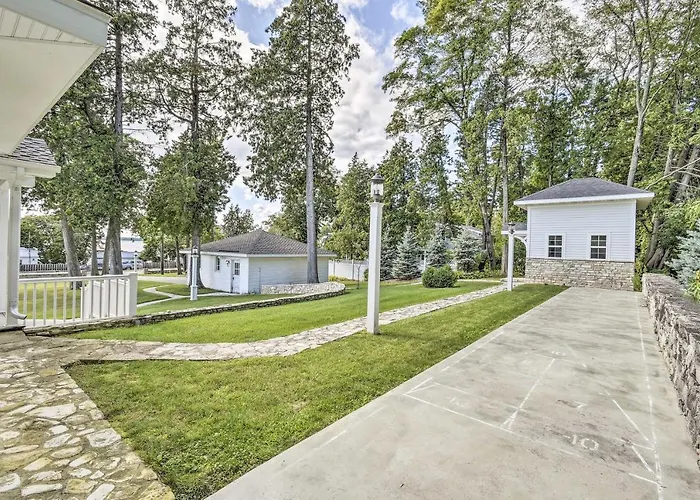 Ephraim Home W/ Yard - Walk To Lake Michigan!