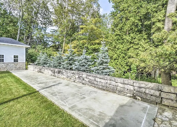 Ephraim Home W/ Yard - Walk To Lake Michigan!