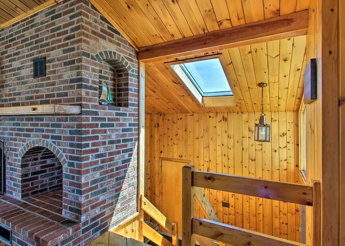 Biddeford Retreat W/ Deck, Grill & Ocean Views!