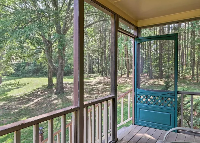 Cozy Pine Mountain Cabin W/ Screened Porch & Yard!