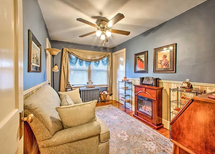 Whimsical Lancaster Home - 4 Mi To Sight & Sound