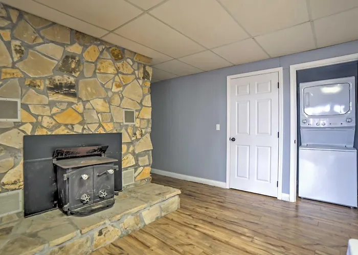 Monticello Home W/ Multi-Level Deck On 2 Acres!