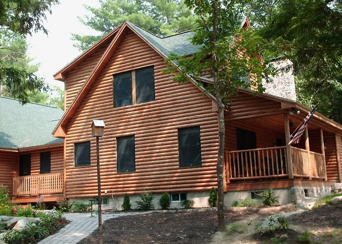Upscale Fryeburg Cabin: Hot Tub + Billiards Table!