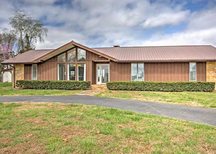 Monticello Home W/ Multi-Level Deck On 2 Acres!