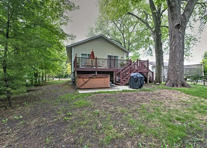 Fall Getaway: Hot Tub, Fire Pit & Near Casino!