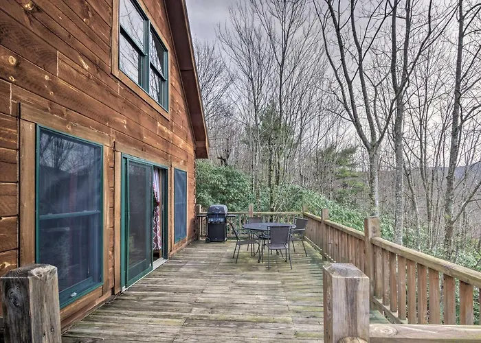 All-Season Base W/ Scenic Views In Beech Mountain!