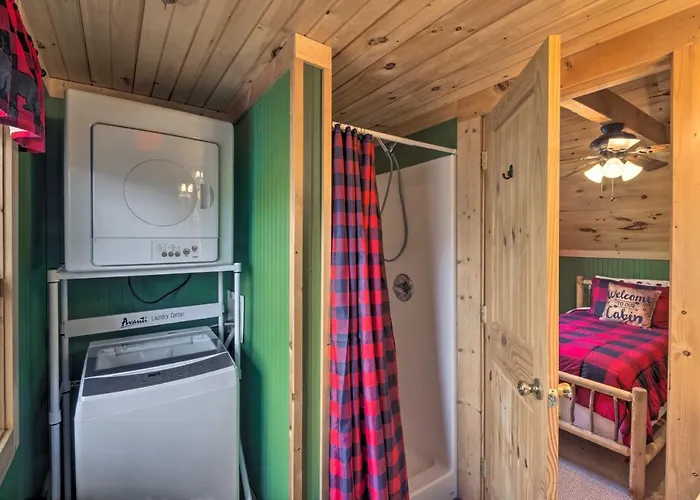 All-Season Base W/ Scenic Views In Beech Mountain!