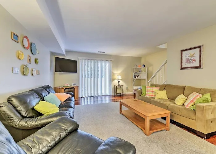 Family-Friendly Wildwood Townhome ~ 3 Mi To Beach
