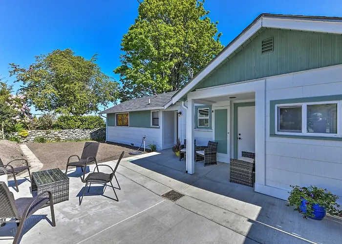 Waterfront Home ~ 6 Mi To Olympic National Park!