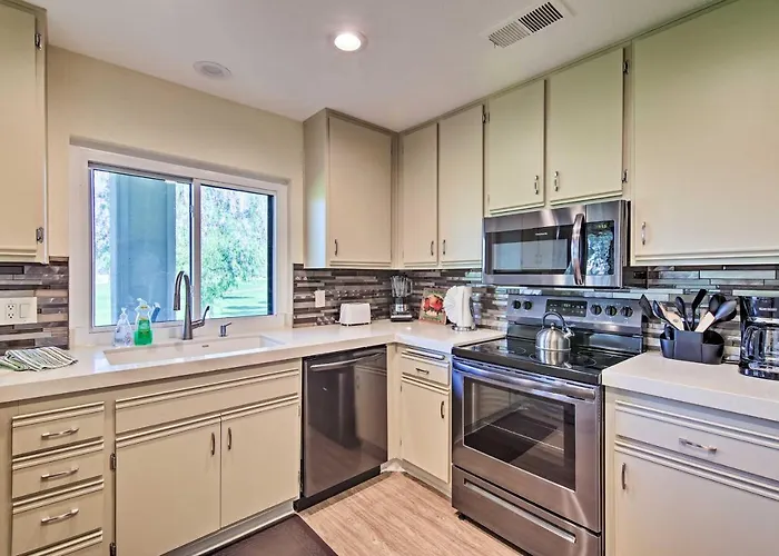 Cathedral City Condo On Golf Course W/ Patio!