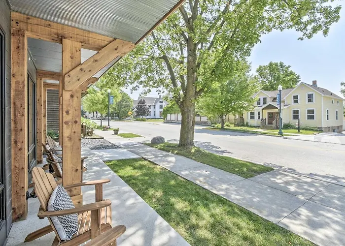 Elkhart Lake Townhome - 3 Mi To Road America!