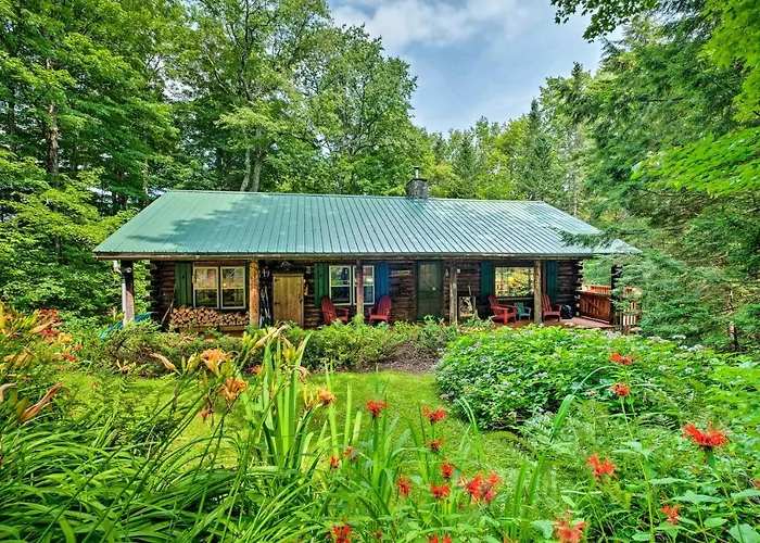 Private Wooded Cabin: 7 Mi To Mount Snow!