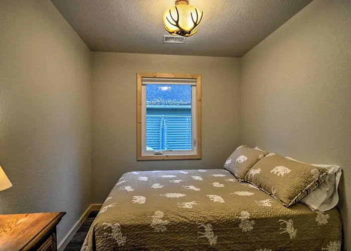 Pet-Friendly Petoskey Area Cabin, Walk To River!
