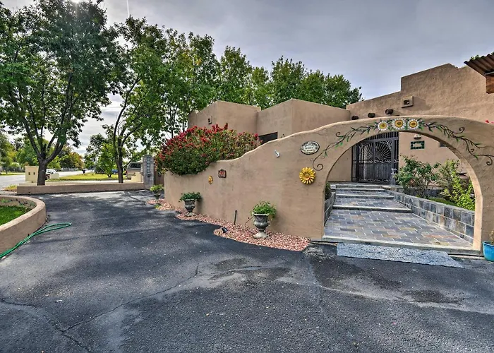 Rest Easy In Mesa! Home W/ Hot Tub & Shared Yard