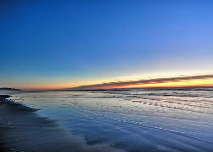 Coastal Retreat In Long Beach: Walk To Attractions