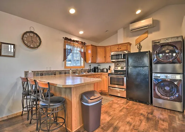 Coastal Retreat In Long Beach: Walk To Attractions