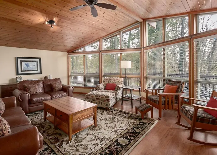 Falcon Cabin