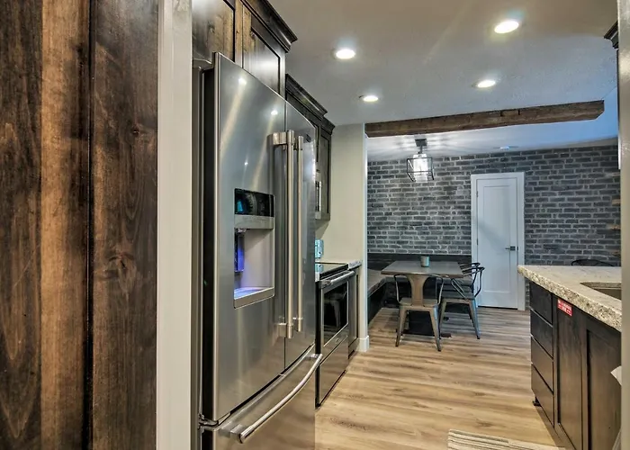 Rustic Ski-Out Brian Head Condo W/ Comm. Pool