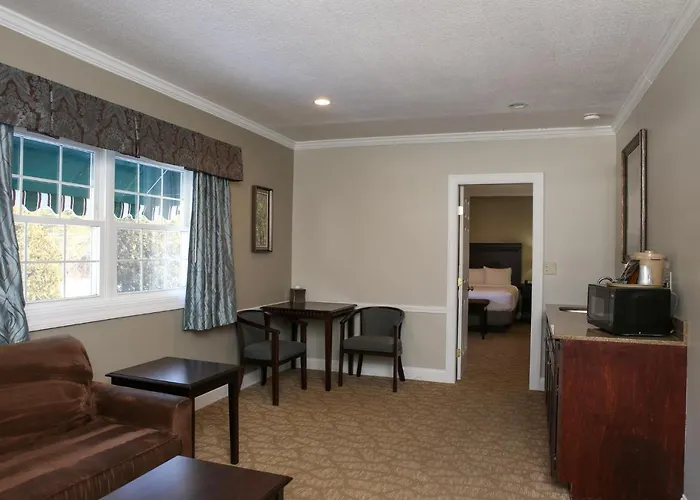 Golden Apple Inn