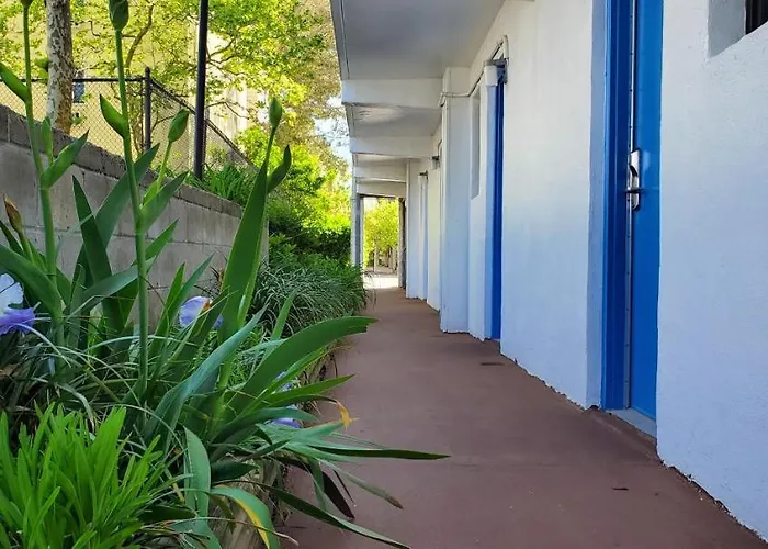 Sea Hawk Motel