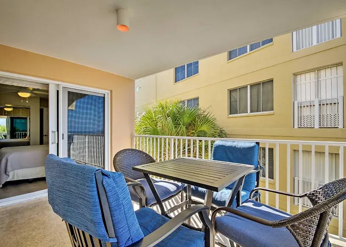 Pool Access! Indian Shores Beachfront Condo