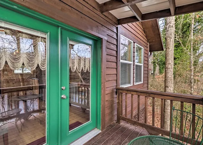 Cozy Heber Springs Cabin W/ Deck & Dock!