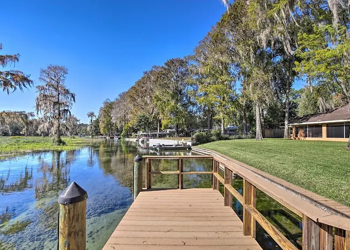 Rainbow River Oasis W/ Kayaks + Furnished Sunroom!