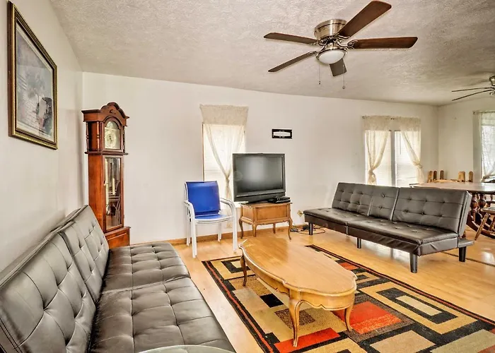 Waterfront Lake Erie Vacation Rental On The Strip!
