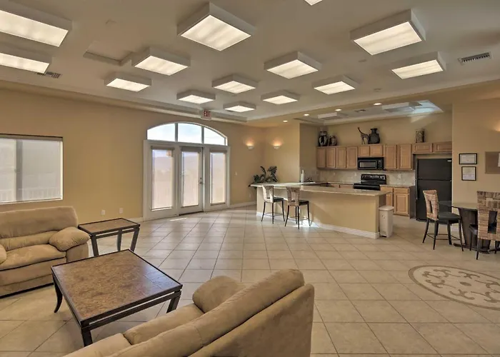 Desert Condo W/ Pool ~ 3 Miles To Colorado River!