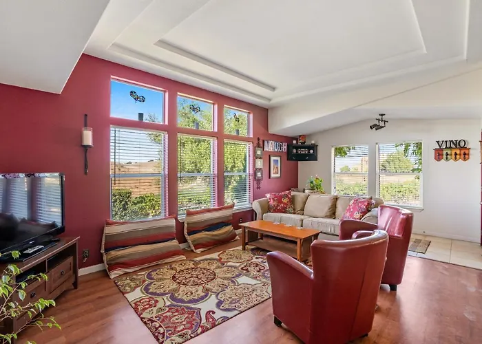 Sirena Vineyard Resort - 3 Bedroom Guest House