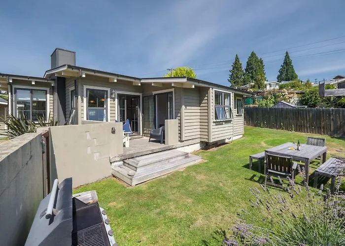 Lavender Country Cottage - Arrowtown Holiday Home