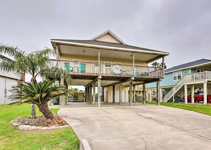 Pool, Marina & More! Family Home In Terramar Beach