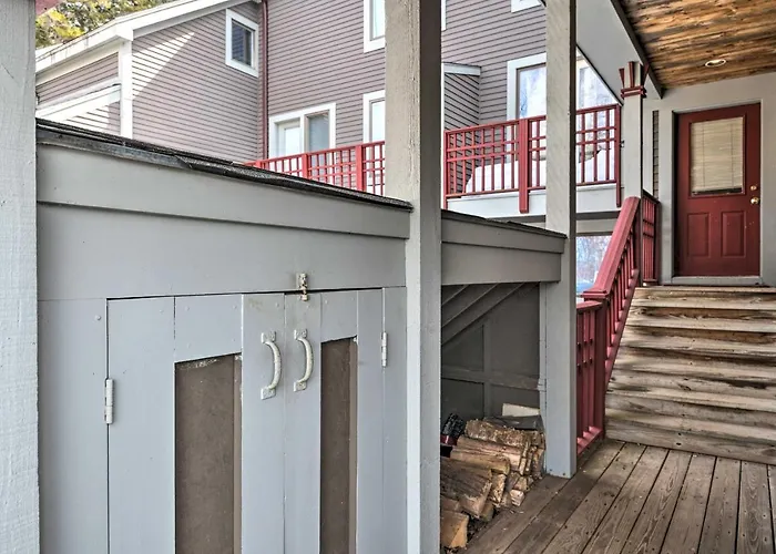 Updated Condo Next To Burke Mountain Bike Trails!