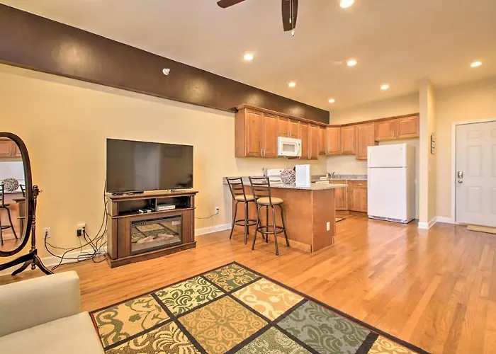 Cozy Couples' Getaway < 2 Mi To Lake Michigan!