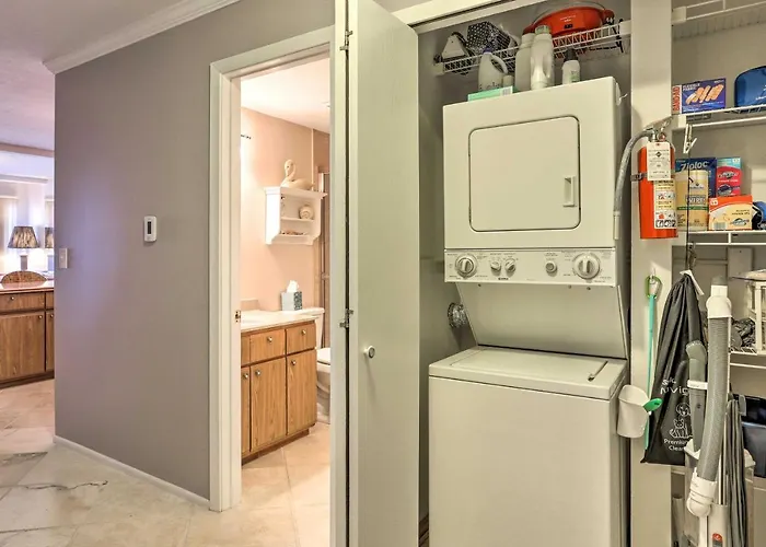 The Shores Condo W/ Beach Access < 2 Mi To Dtwn!