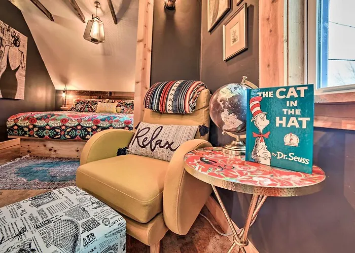 Steps To Waterfront & Dtwn: Sturgeon Bay Escape!