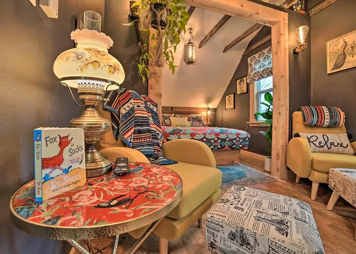 Steps To Waterfront & Dtwn: Sturgeon Bay Escape!